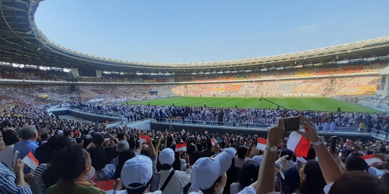 Gemuruh Lagu Viva Il Papa Sambut Kedatangan Paus Fransiskus di Stadion GBK, Misanya Dihadiri 89.000 Jemaat