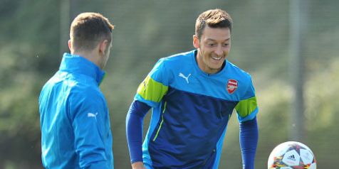 Momen Mesut Ozil jadi 'Marbot' Masjid di Turki, Aksinya jadi Omongan Netizen