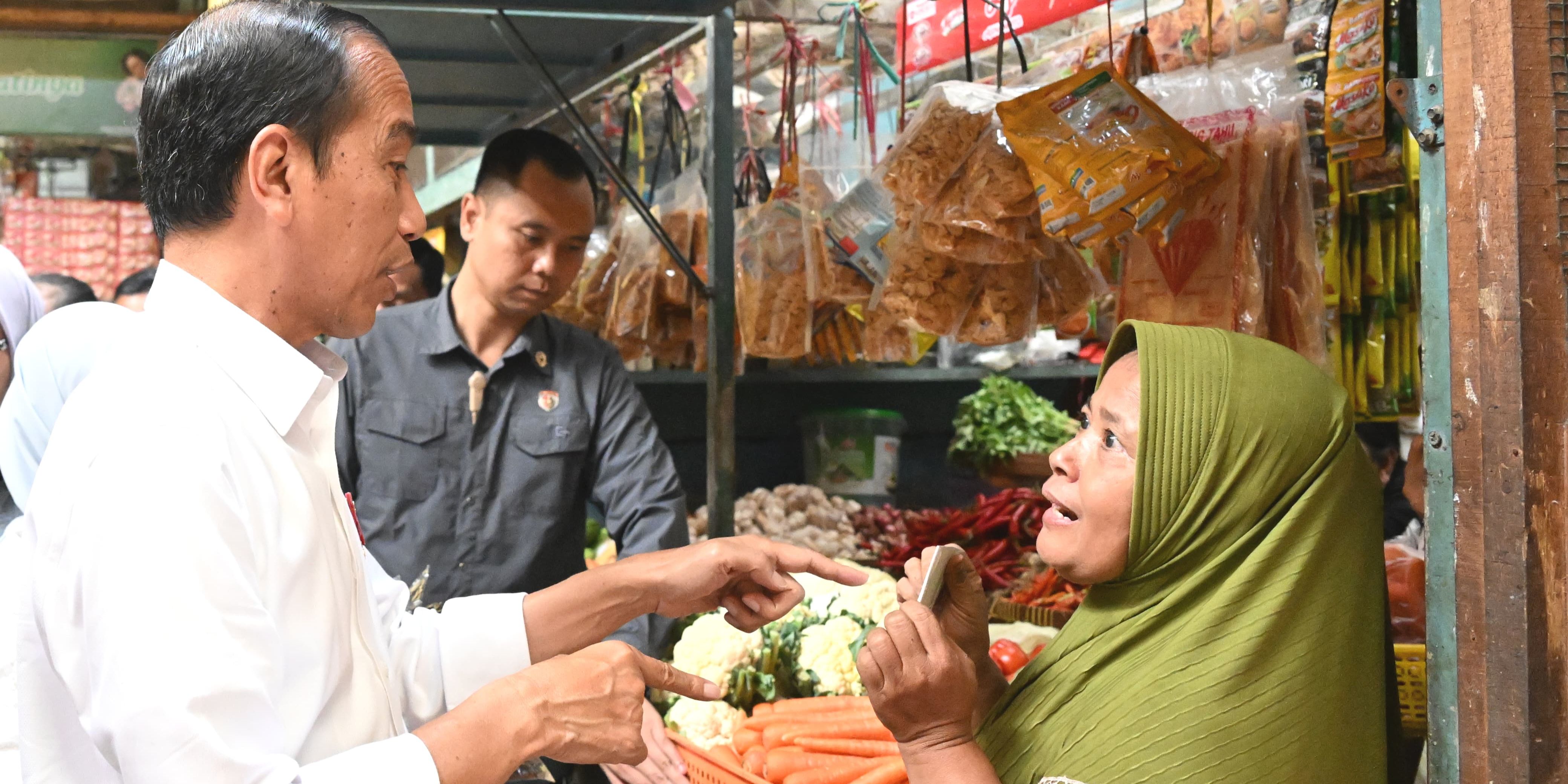 Kunjungi Pasar Soponyono di Surabaya, Jokowi: Inflasi Pangan Terkendali dengan Baik