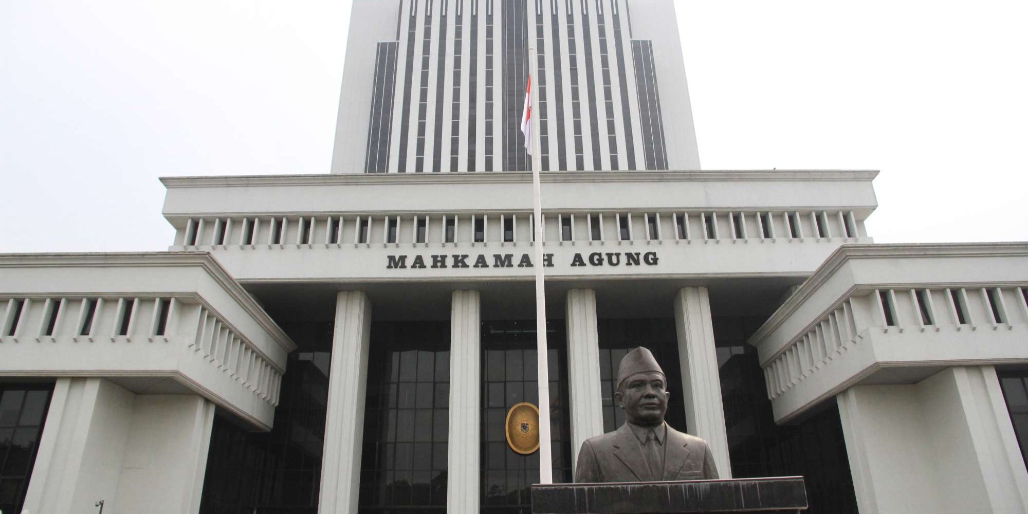 MA Tolak Kasasi Dua Terdakwa Kasus Korupsi Tambang Pasir Besi di NTB