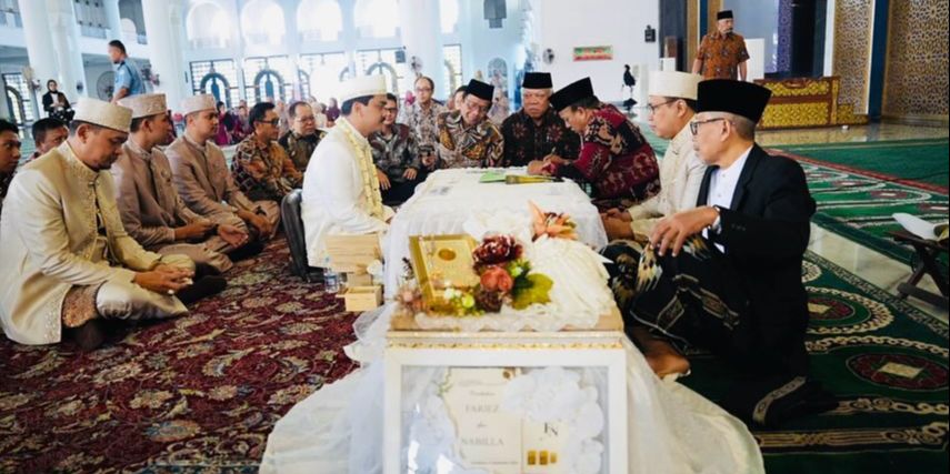 Senyum Gembira Mahfud MD dan Menteri Basuki jadi Saksi Nikah Anak Cak Lontong