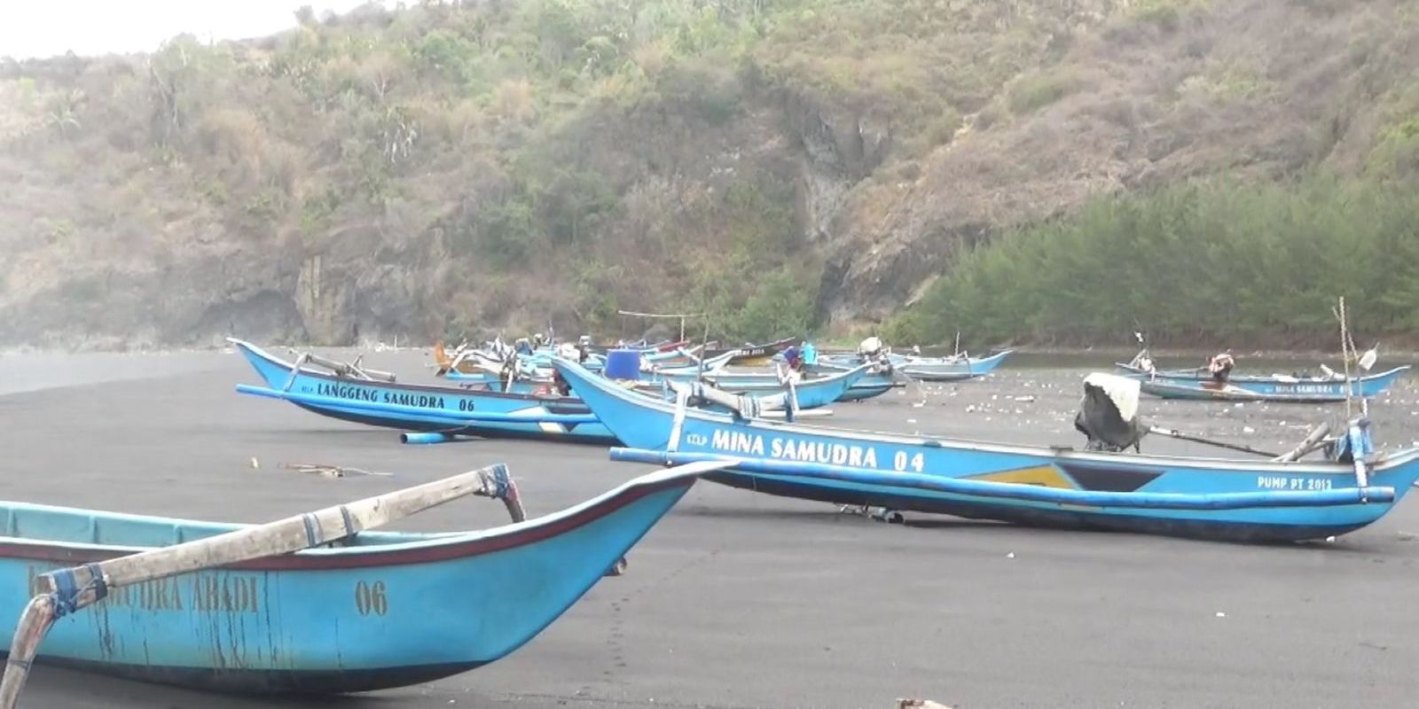 Sudah 10 Hari Gelombang Laut Tinggi, Nelayan di Lumajang Tidak Bisa Melaut