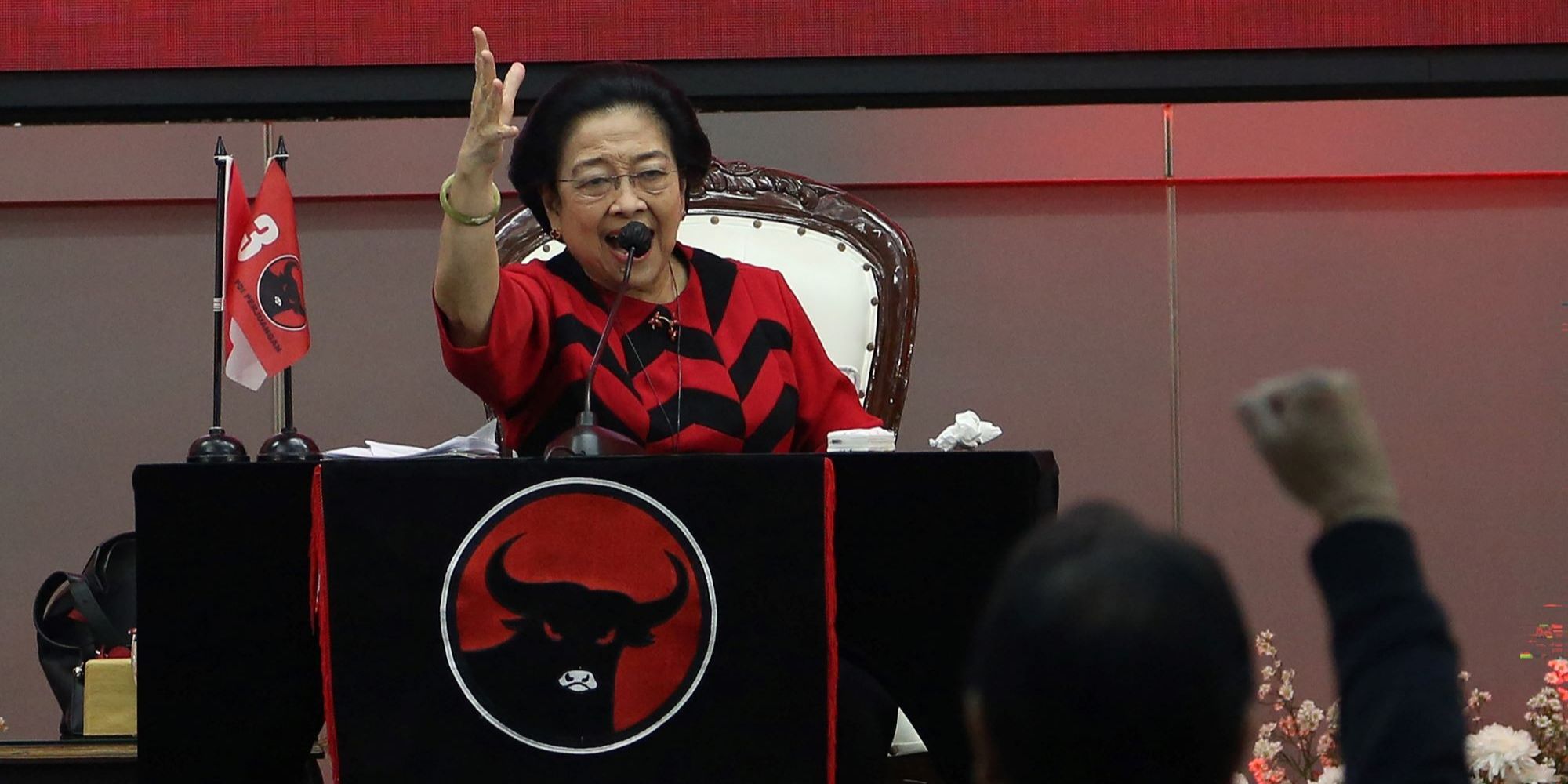 FOTO: Momen Megawati Pidato di HUT ke-52 PDIP, Diwarnai Tangisan Saat Ucap Terima Kasih ke Prabowo