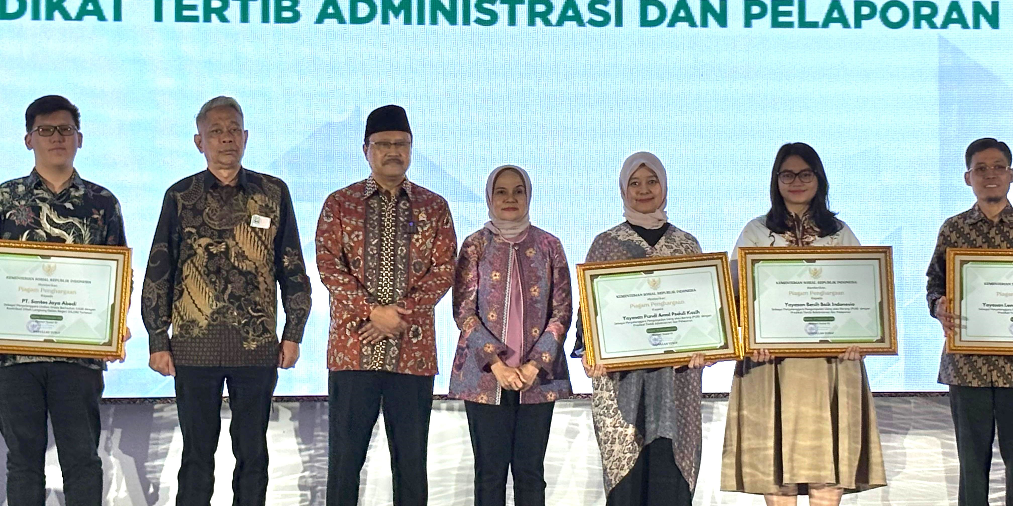 Yayasan Pundi Amal Peduli Kasih SCTV Indosiar Raih Penghargaan Penyelenggara PUB Predikat Tertib Administrasi dan Pelaporan