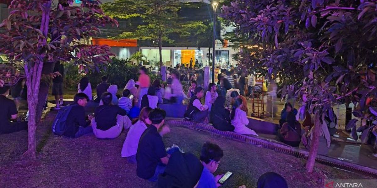 Heboh Warga 'Ngonten' di Taman Literasi Harus Izin Pemuda Pancasila, Ini Reaksi Satpol PP Jakarta