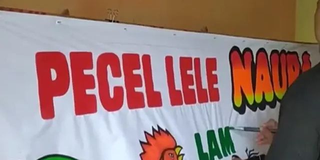 Dilukis Manual, Ternyata Begini Proses Pembuatan Spanduk Pecel Lele