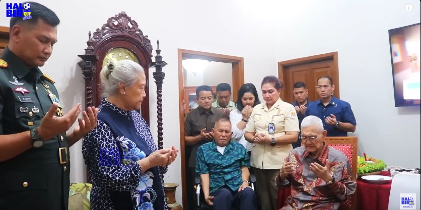 Bikin Merinding Eks Kasad Nangis, Jenderal Try Sutrisno Pimpin Doa buat Sang Anak Letjen TNI Kunto