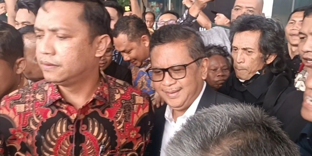 Senyum Hasto Kristiyanto usai Diperiksa KPK, Simpatisan Memeluk Sambil Teriak Merdeka