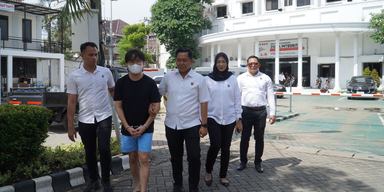 Babak Baru Penanganan Kasus Pengusaha Surabaya Paksa Anak SMA Sujud dan Menggonggong