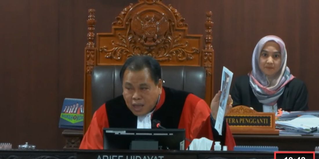 VIDEO: Foto Komjen Fadil Dimunculkan Hakim MK saat Sidang Gugatan Pilkada Takalar