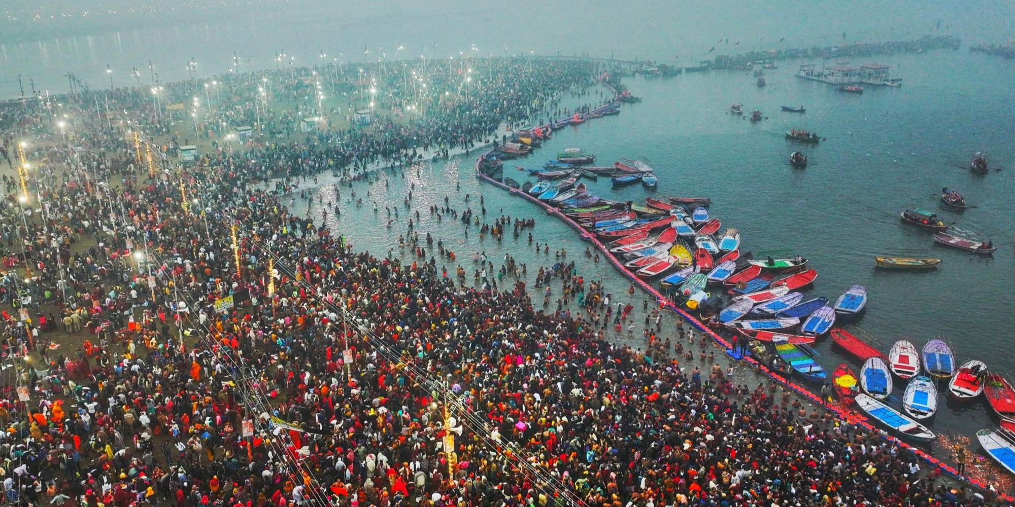 FOTO: Melihat Maha Kumbh Mela 2025, Festival Keagamaan Terbesar Dunia yang Dipadati Jutaan Manusia