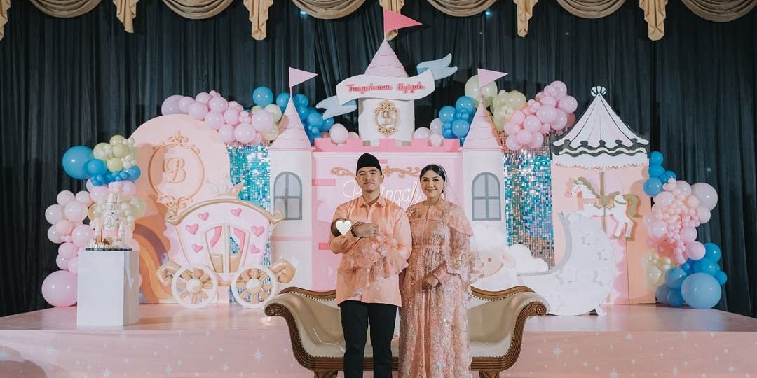 Dekorasi Serba Pink, Intip 6 Potret Aqiqah Bebingah Sekaligus Ulang Tahun Kaesang Pangarep