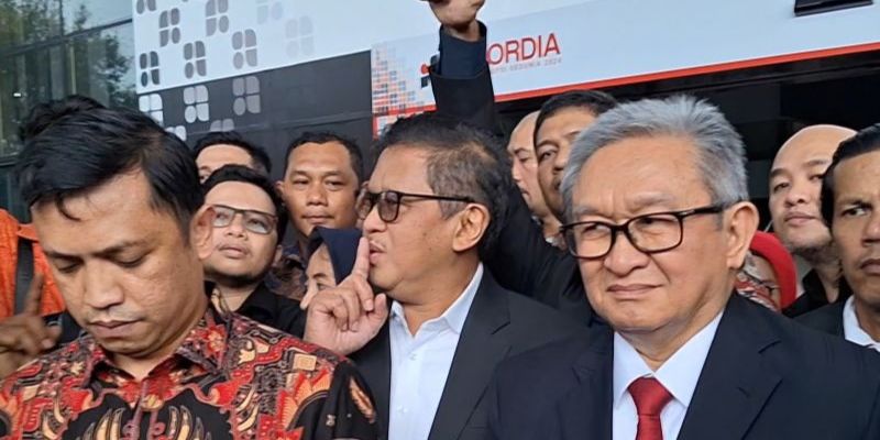 VIDEO: Hasto PDIP Dapat Salam Metal Usai Tak Ditahan KPK | Patwal Arogan Raffi Ahmad Viral