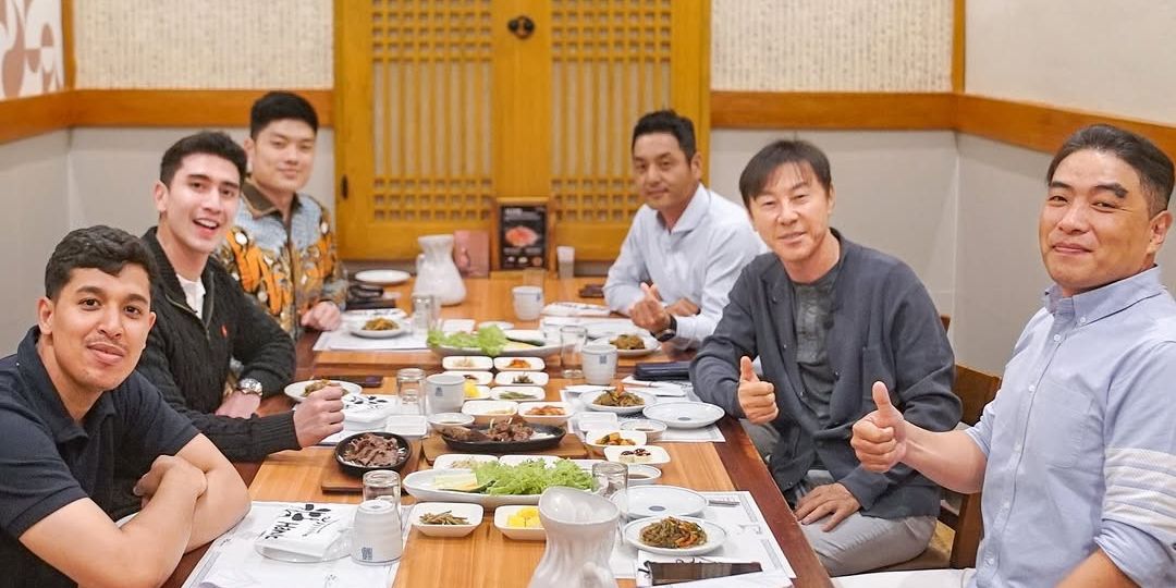 7 Potret Keakraban Shin Tae Yong Makan Malam Bareng Verrel Bramasta Sambil Bahas Hal Penting Ini