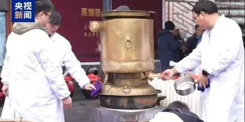 Arkeolog Bikin Wine dengan Bejana Perunggu 2.000 Tahun yang Ditemukan di Makam Kaisar China, Begini Hasilnya