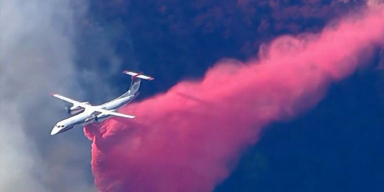 Bubuk Berwarna Pink Dijatuhkan di Lokasi Kebakaran Los Angeles, Ternyata Ini Tujuannya