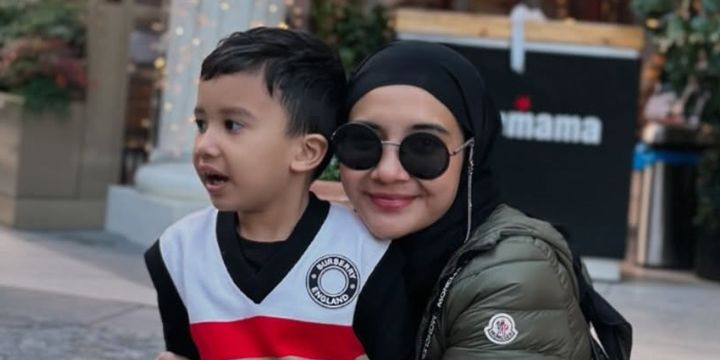 Zaskia Sungkar Diduga Adopsi Anak, Momen Manis Ukkasya dan Baby Humaira Jadi Sorotan