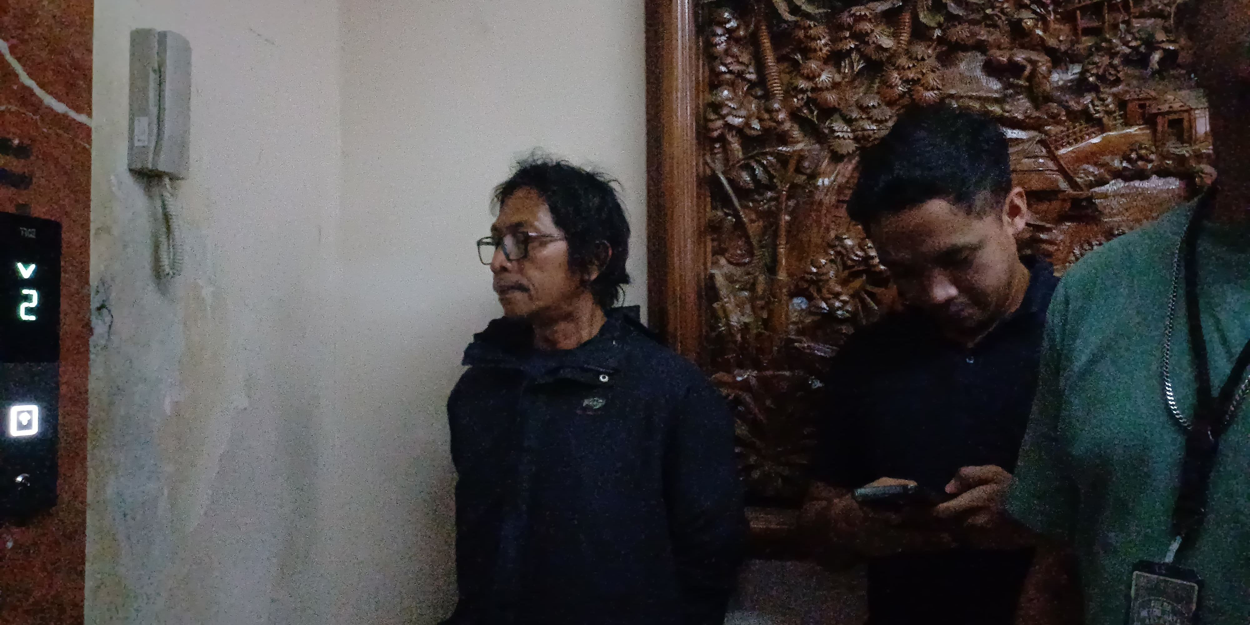 Potret Nanang Gimbal Pembunuh Aktor Sandy Permana Digelandang ke Polda Metro Jaya, Berjaket dan Tangan Diborgol