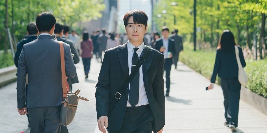 Mengenal Lebih Dekat Lee Jun Hyuk yang Naik Daun Berkat Perannya yang Ciamik di Drama Love Scout