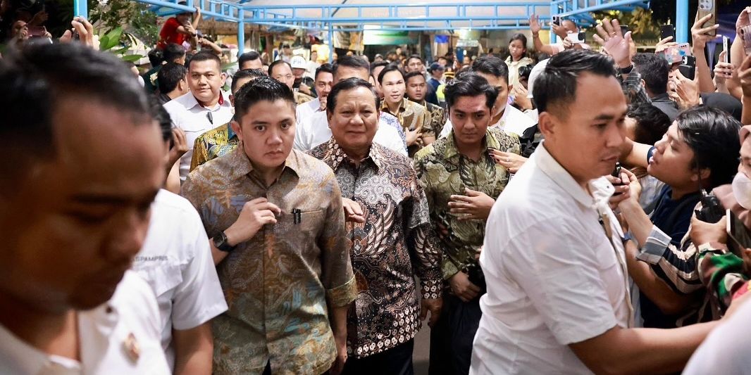 VIDEO: Gaya Sangar Teddy Langsung Bersuara Lembut ke Lansia Ingin Foto Bareng Prabowo