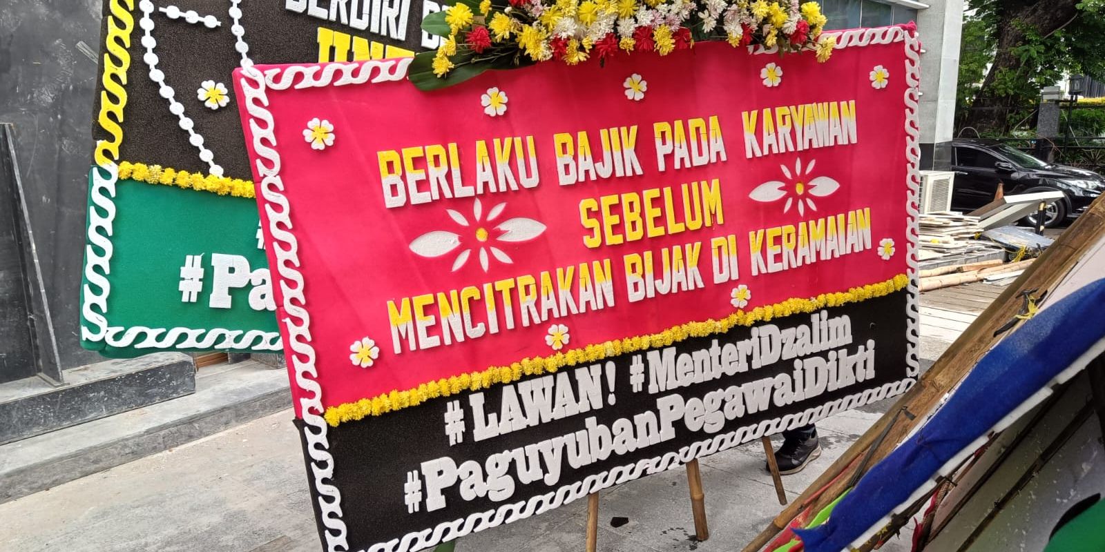 Pegawai Dikti Melawan Kebijakan Menteri Lewat Kata-Kata