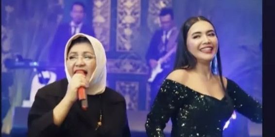 7 Potret Mengharukan Denada dan Emilia Contessa, Kenangan Tak Terlupakan Setelah Kehilangan Sang Ibu