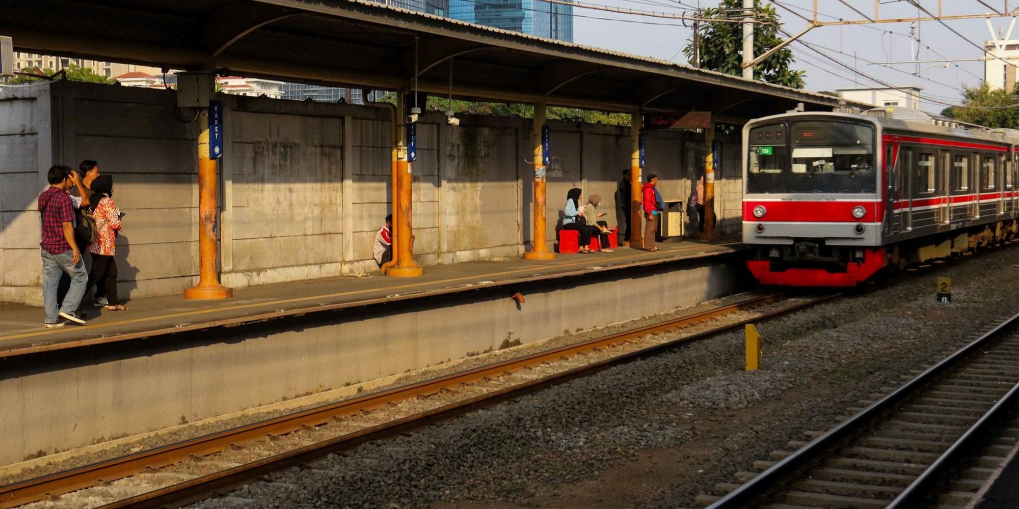 Ternyata Ini Alasan KCI Tutup Stasiun KRL Karet