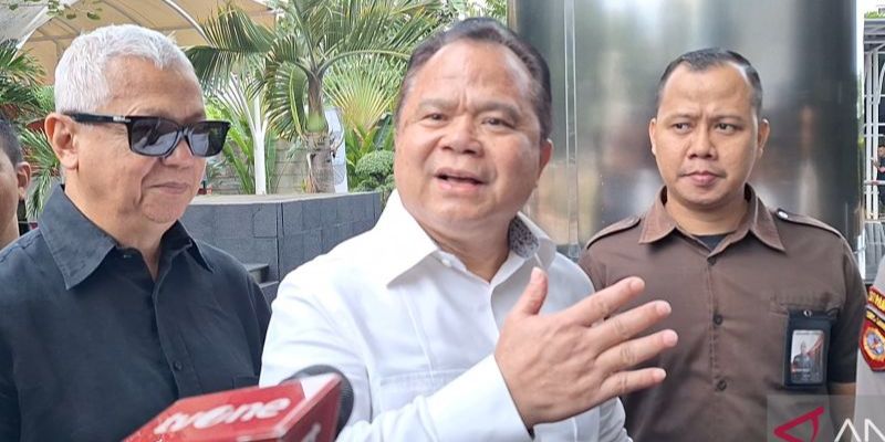 Eks Dirjen Imigrasi Ronny Sompie Diperiksa KPK terkait Kasus Hasto dan Harun Masiku