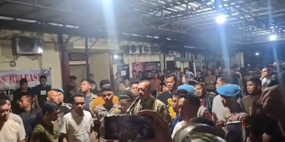 VIDEO: Polisi Keroyok Kader HMI Usai Ditegur Pacaran di Asrama Putri Bikin Jenderal Ngamuk