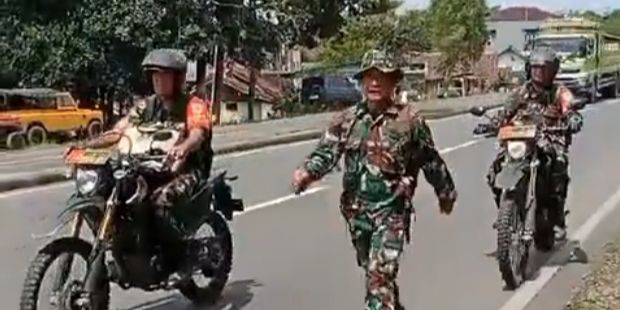 Hari Terakhir Berdinas, Prajurit TNI AD Ini Berlari dari Kantor ke Rumah 'Semangat, siap ke Palestina'