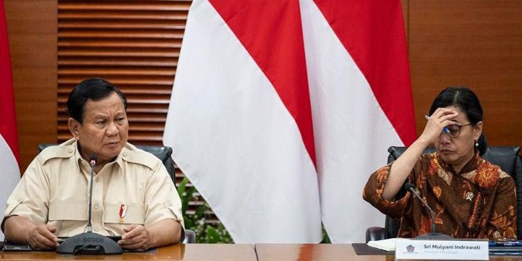 VIDEO: Perhatian Sri Mulyani saat Prabowo Turuni Anak Tangga, Mayor Teddy Sigap Siapkan Pundak