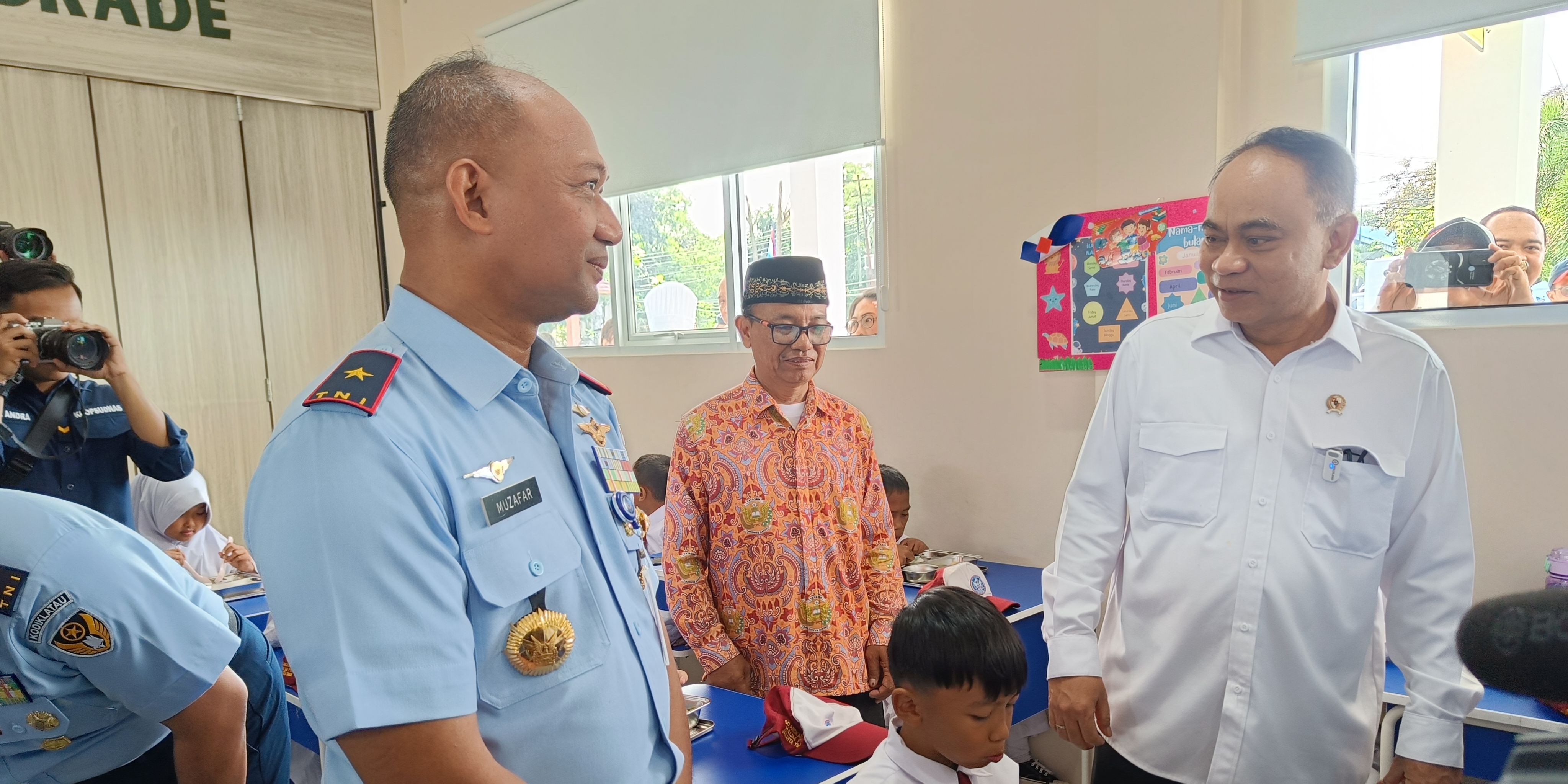 Tak Ada Susu di Menu Perdana Makan Bergizi Gratis, Budi Arie: Baru Uji Coba, Enggak Usah Berkecil Hati