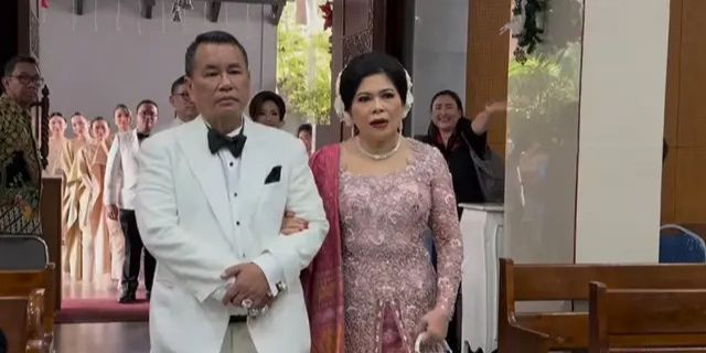 Penampilan Hotman Paris dan Istri di Pernikahan Frank Hutapea sang Putra, Berkelas Jadi Sorotan