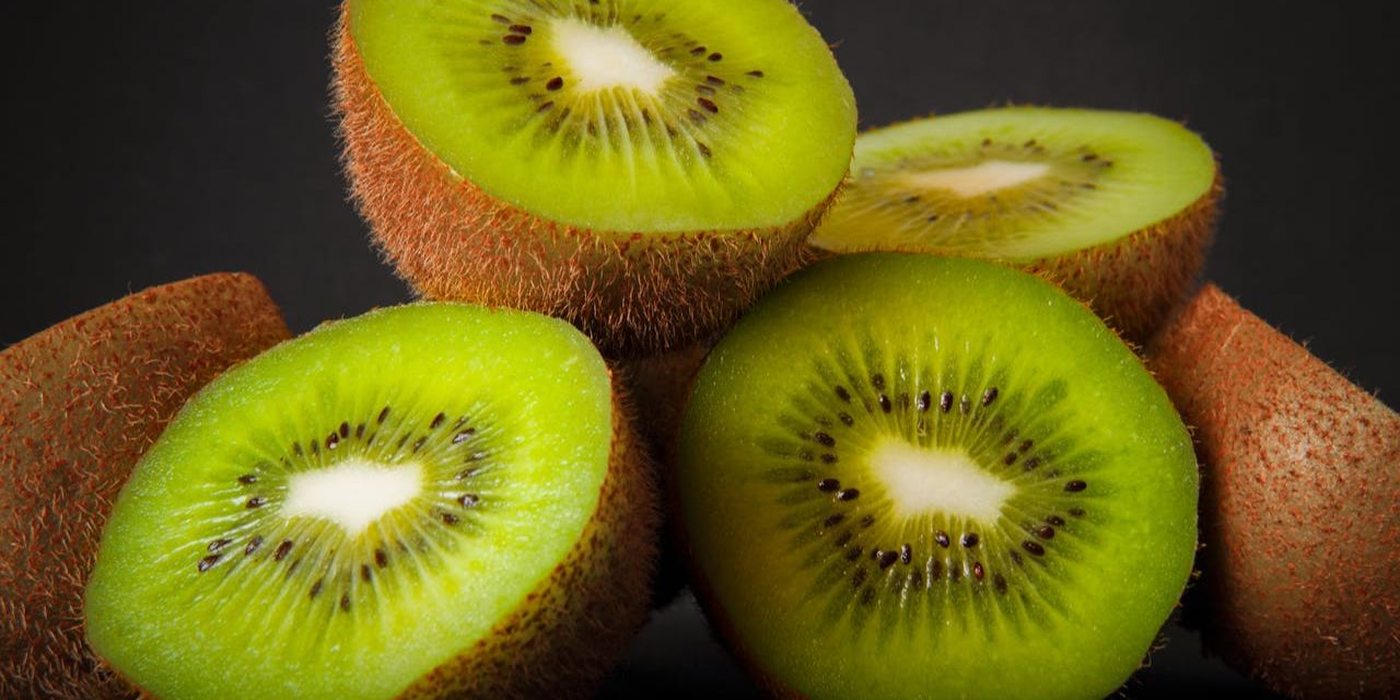 Kiwi dan Kesehatan Jantung, Cara Alami untuk Menurunkan Kolesterol dan Gula Darah