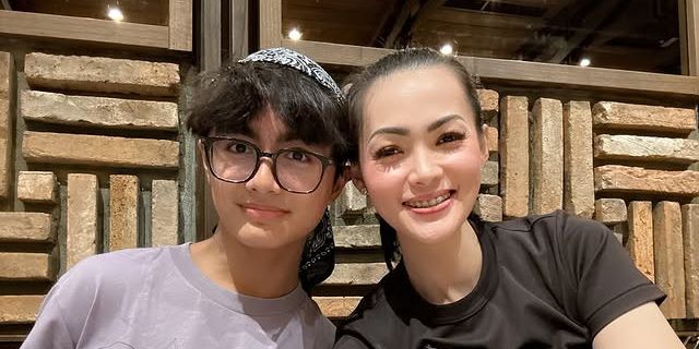 7 Potret Christy Jusung Foto Bareng Bintang Anaknya dari Hengky  Kurniawan, Malah Disangka Jalan Sama Pacar Baru