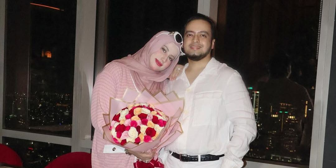 Potret Makan Malam Romantis Tasyi Athasyia dan Suami Rayakan Ulang Tahun Pernikahan ke-10