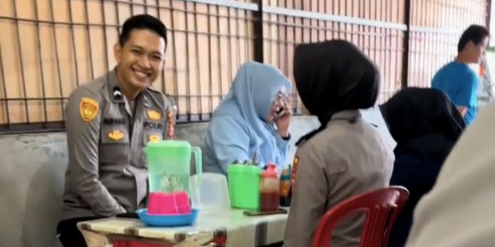 Momen Polisi Pria & Polwan Ketangkap Basah Pacaran di Kantin, Langsung 'Diinterogasi' Komandan Sampai Tak Berkutik