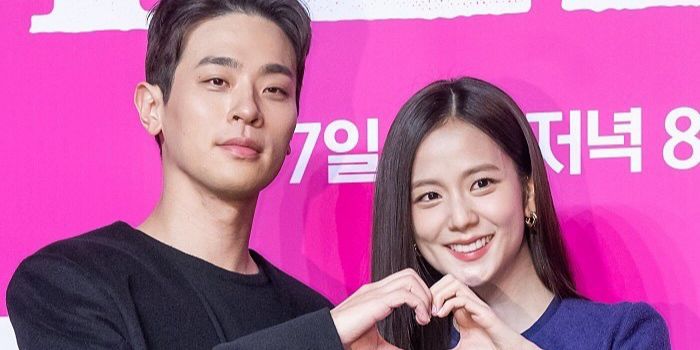 Tayang Mulai Hari Ini, Jisoo BLACKPINK dan Park Jeong Min Tampil Serasi di Konferensi Pers Drakor NEWTOPIA