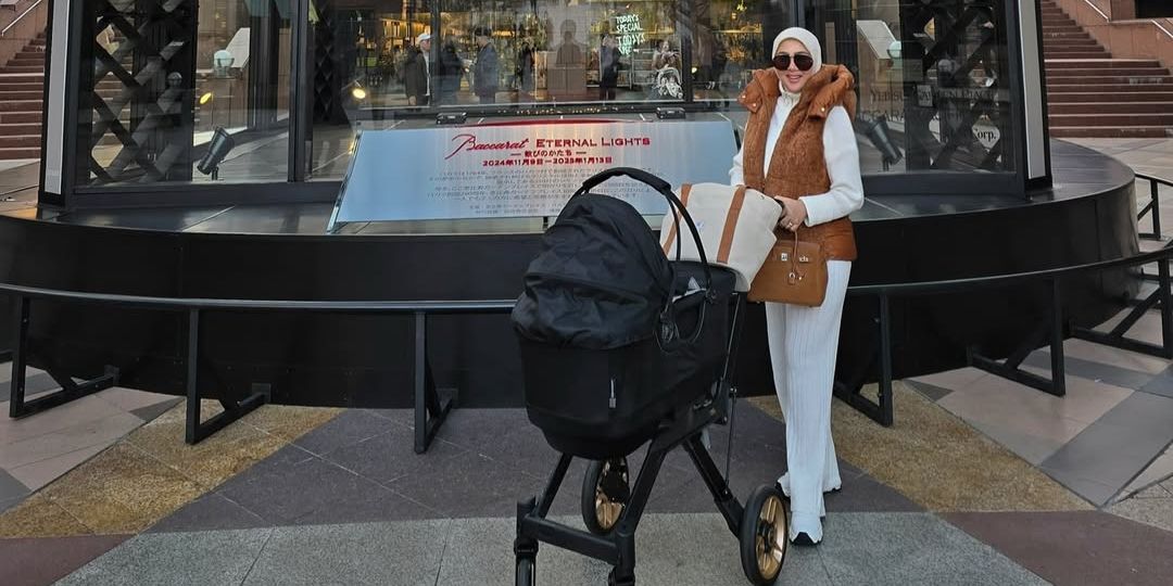 Definisi Sultan, Harga Fantastis Stroller Bayi Milik Syahrini Jadi Sorotan