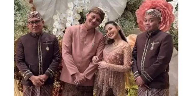 Potret Pengajian 7 Bulanan Kehamilan Mahalini yang Digelar Mewah, Bumi Tampil Cantik dan Menawan dengan Kebaya Pink