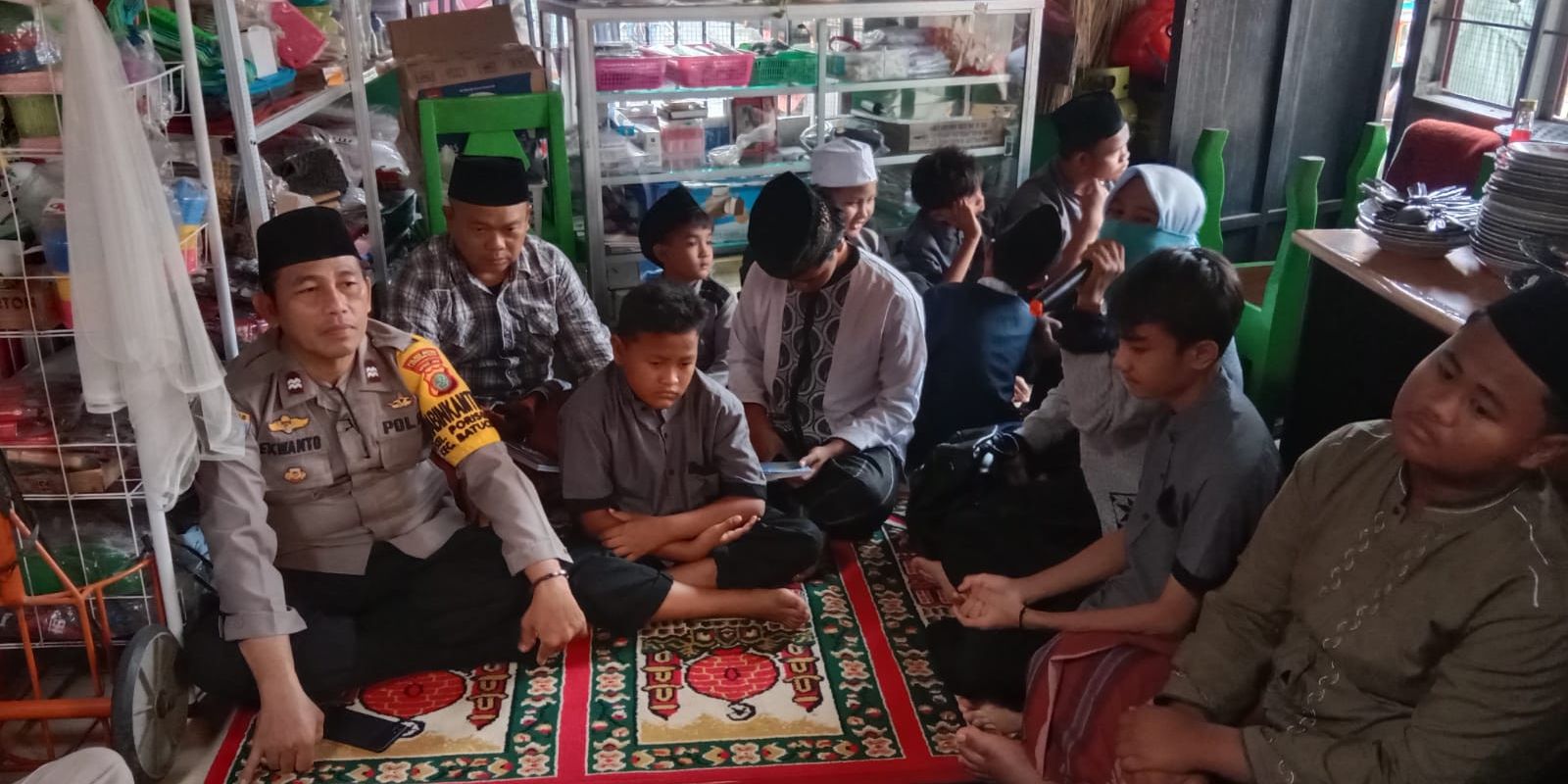 Mengenal Sosok Aiptu Exwanto, Bhabinkamtibmas yang Jadi Bapak Asuh 98 Anak Yatim Piatu di Batuceper