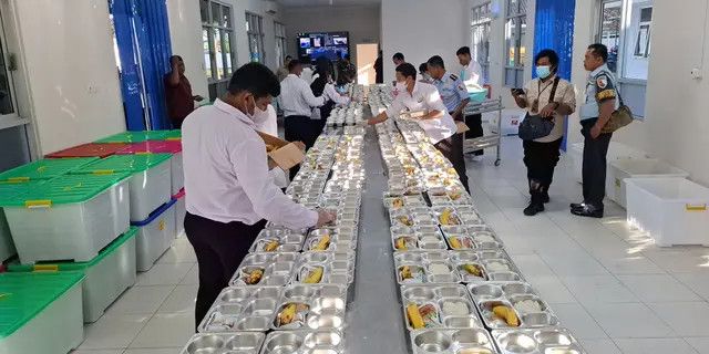 Total Ada 4 Dapur Makan Bergizi Gratis di Jakarta, Siapkan 3.000 Porsi ke Sekolah Terdekat