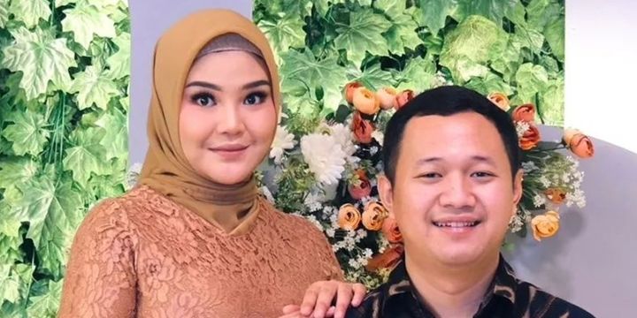 Rosa Meldianti Awali Tahun 2025 dengan Umrah Bersama Suami dan Anak, Penuh Momen Hangat