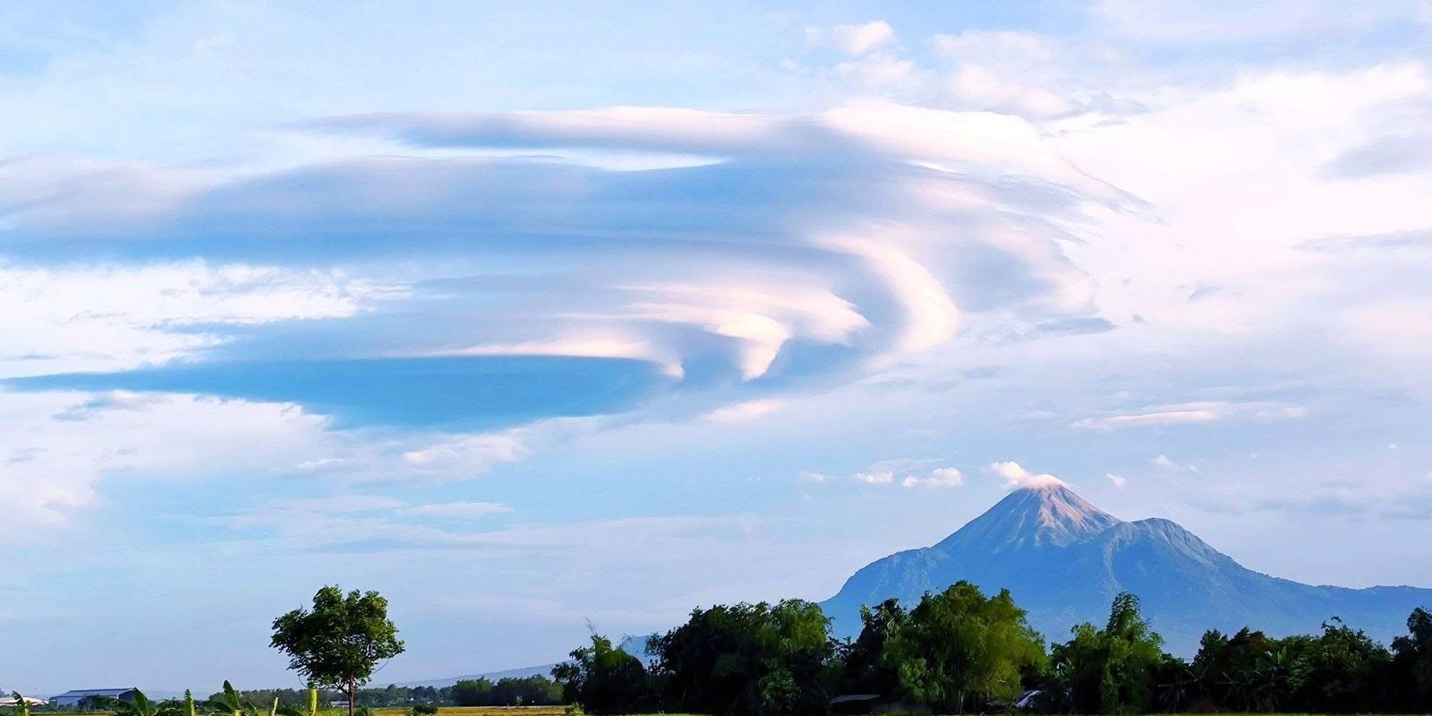 Heboh Awan Mirip UFO di Mojokerto, Ternyata Ini Nama Aslinya dan Bahayanya bagi Penerbangan Pesawat