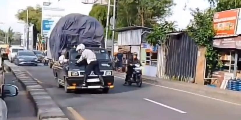 Viral Petugas Dishub Kota Depok Nempel di Mobil Pikap dan Terbawa hingga 400 Meter