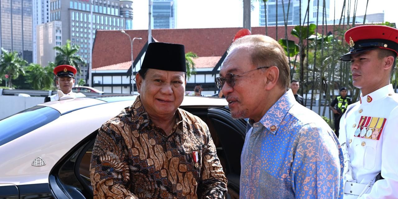 VIDEO: Prabowo Turun Mobil Disambut Spesial PM Malaysia Anwar Ibrahim, Akrab Makan Bareng