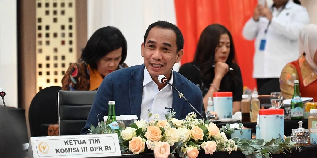 VIDEO: Depan Ketua KY, DPR Singgung Banyak Masyarakat Cibir Keputusan Hakim Tidak Adil!