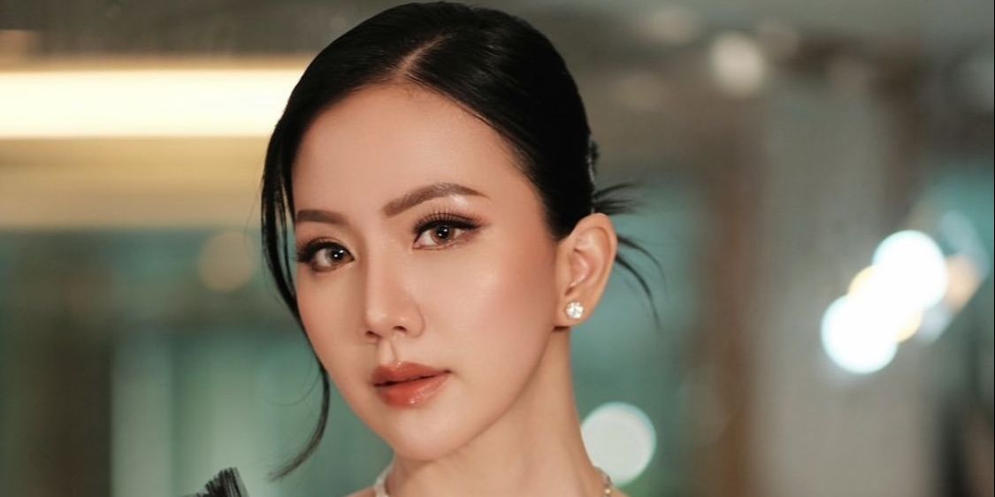 7 Pesona Agnes Jennifer Tampil Stunning dengan Fashion Elegan, Netizen Sebut Gayung Lope Pink Gak Ada Apa-Apanya