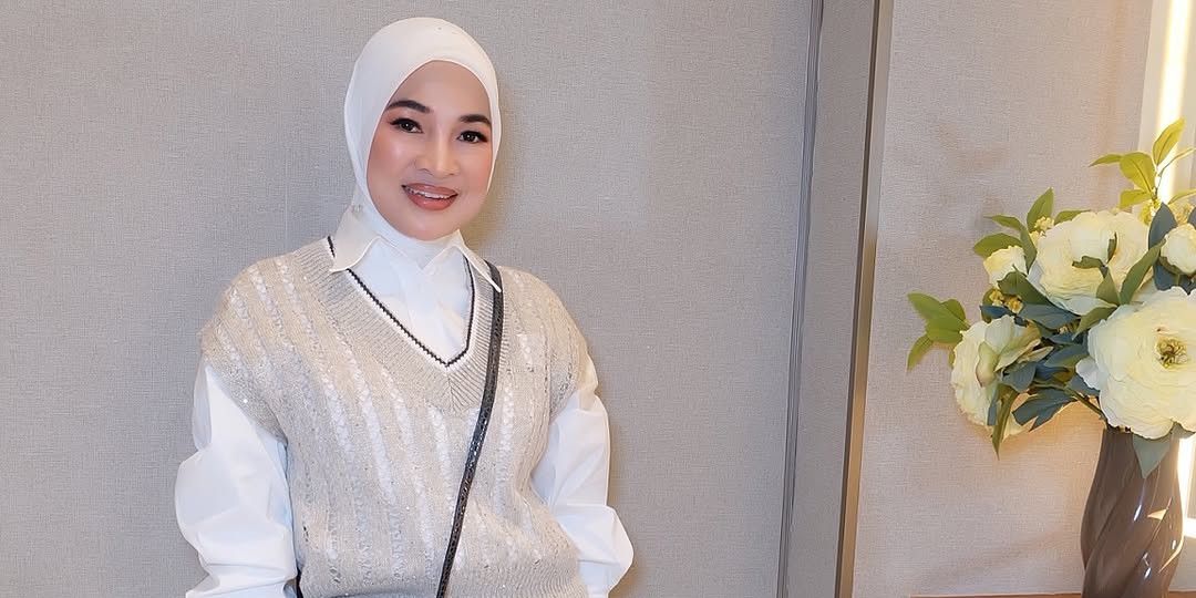 Nursam Jhonlin Tampil Cantik dengan Makeup Flawless saat Ulang Tahun Cucu, Istri Haji Isam Memikat Hati Netizen