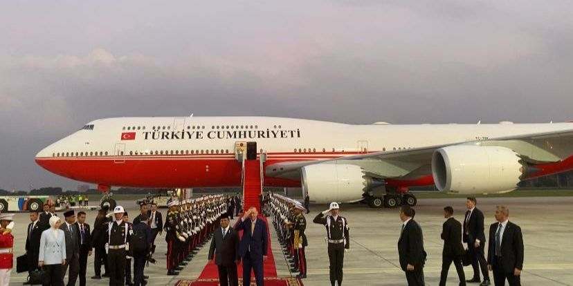 Momen Erdogan Dirangkul Prabowo Sebelum Naik Pesawat Tinggalkan Indonesia